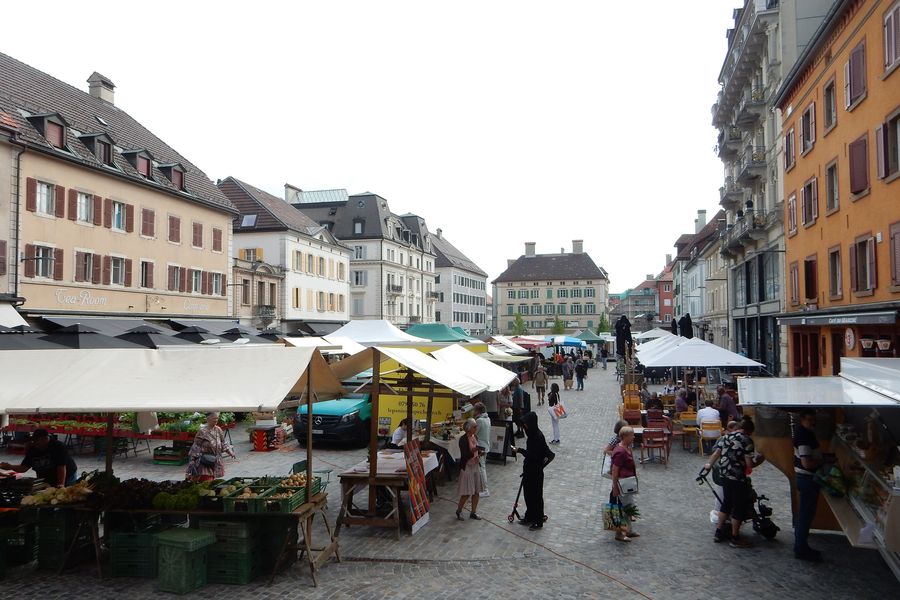 La place du Marché et les Jeudredis bleus