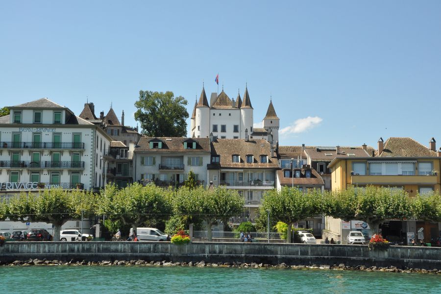 Le quai des Alpes et le port