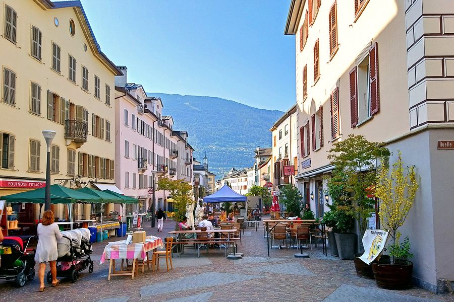 Rue du Grand-Pont et marché du vendredi